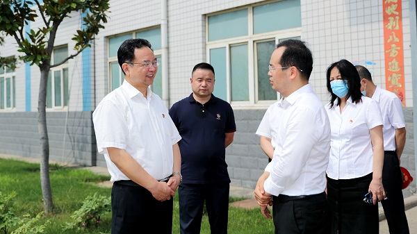 郑州市委常委、、、市纪委书记杜新军一行莅临永利yl23455调研指导事情